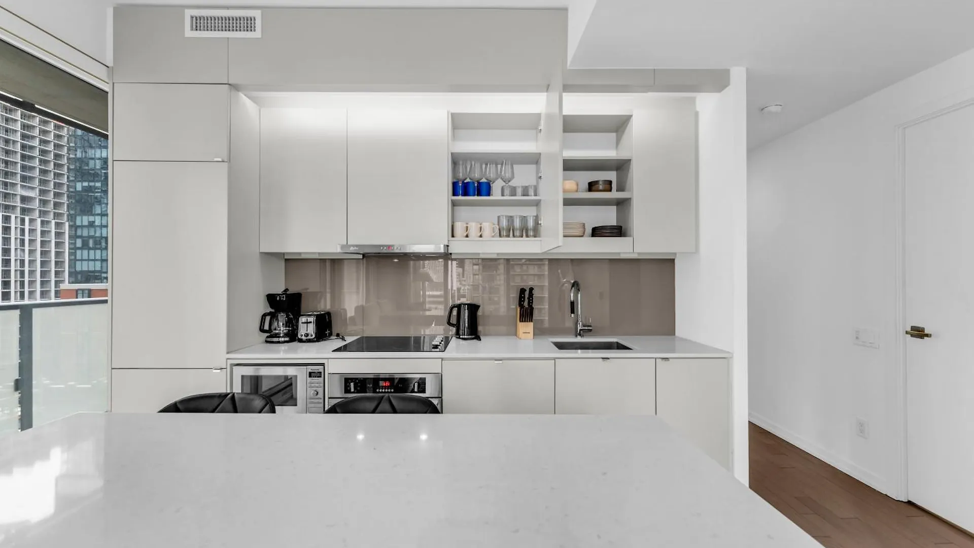 Urban Downtown Suites Toronto Apartment